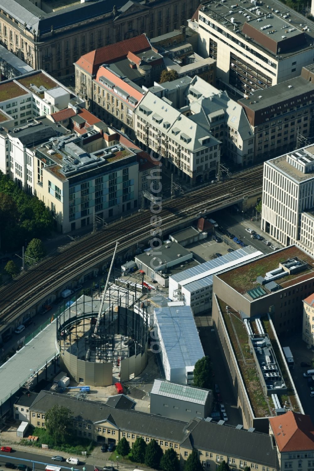 Aerial image Berlin - Extension of a new construction site at the Museum- Building PERGAMONMUSEUM. DAS PANORAMA TEMPORAeRER AUSSTELLUNGSBAU AM KUPFERGRABEN in the district Mitte in Berlin, Germany