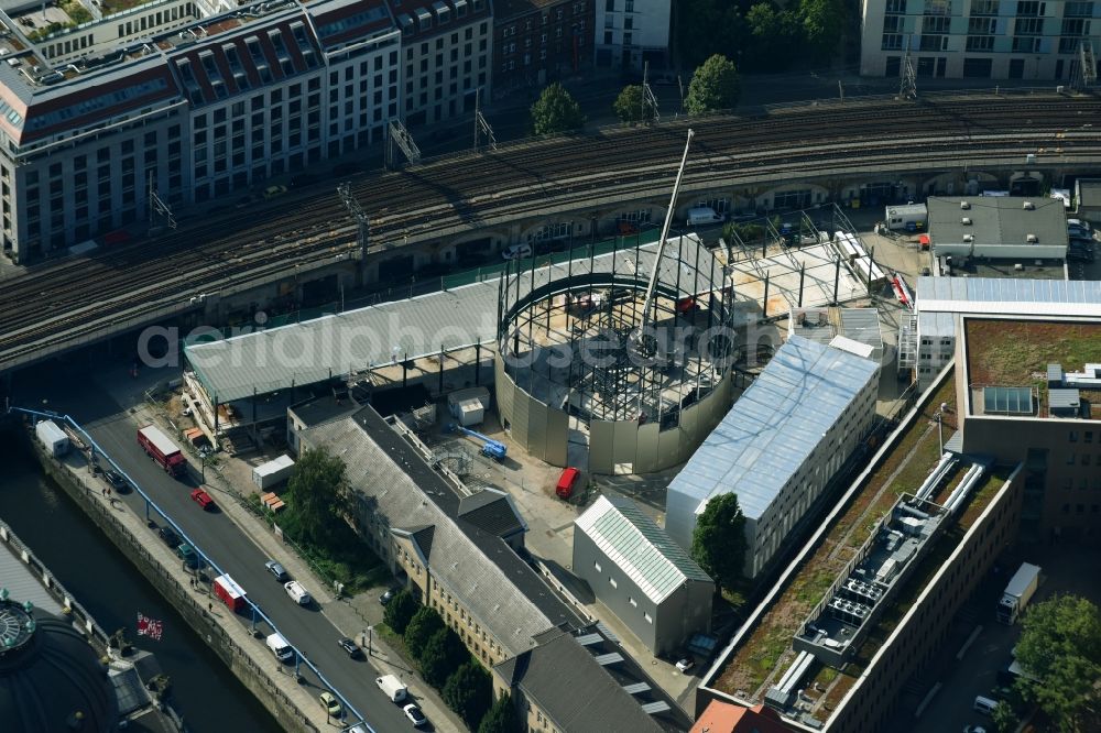 Berlin from above - Extension of a new construction site at the Museum- Building PERGAMONMUSEUM. DAS PANORAMA TEMPORAeRER AUSSTELLUNGSBAU AM KUPFERGRABEN in the district Mitte in Berlin, Germany