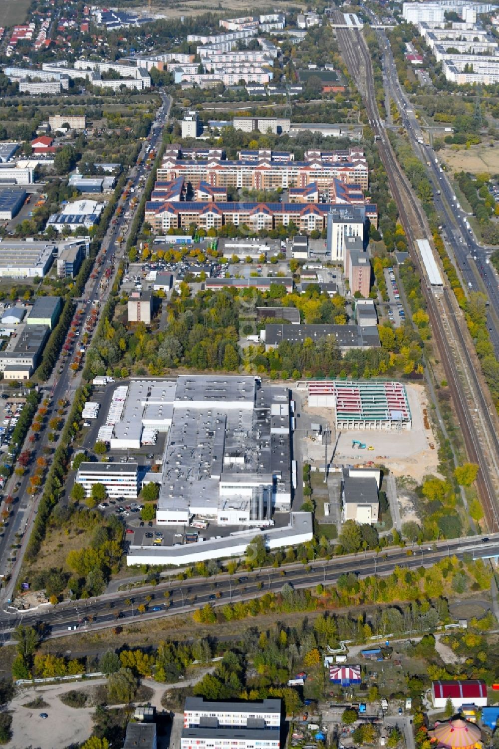 Berlin from the bird's eye view: Extension - new building - construction site on the factory premises of Harry-Brot GmbH on Wolfener Strasse in the district Marzahn in Berlin, Germany