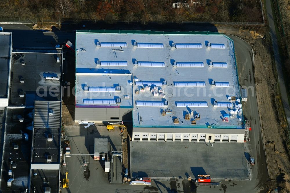 Berlin from above - Extension - new building - construction site on the factory premises of Harry-Brot GmbH on Wolfener Strasse in the district Marzahn in Berlin, Germany