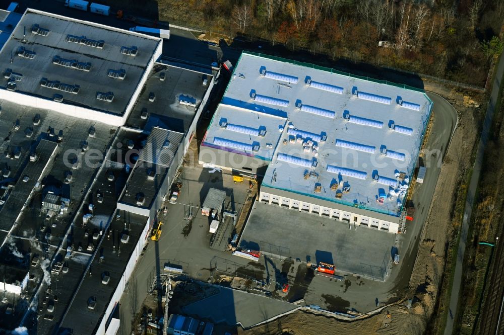 Berlin from the bird's eye view: Extension - new building - construction site on the factory premises of Harry-Brot GmbH on Wolfener Strasse in the district Marzahn in Berlin, Germany