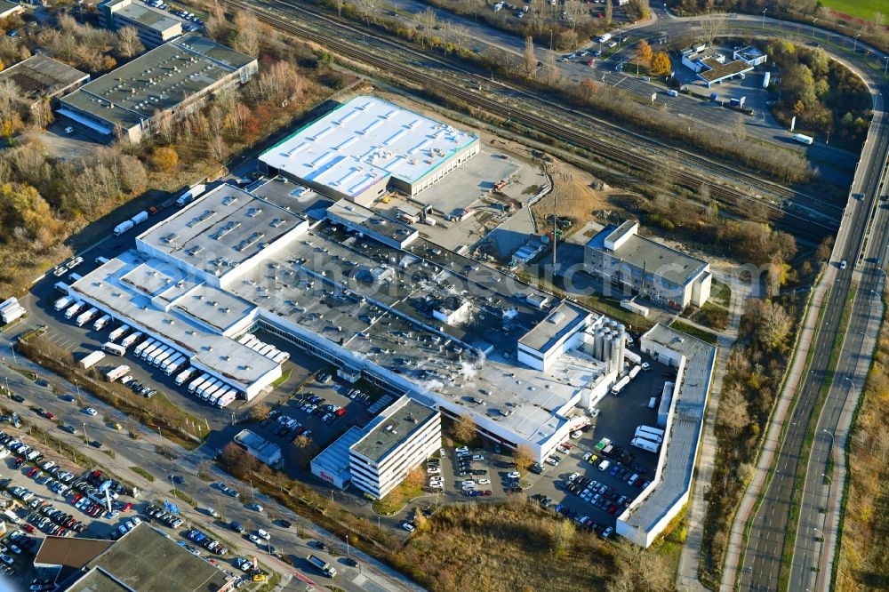 Berlin from above - Extension - new building - construction site on the factory premises of Harry-Brot GmbH on Wolfener Strasse in the district Marzahn in Berlin, Germany