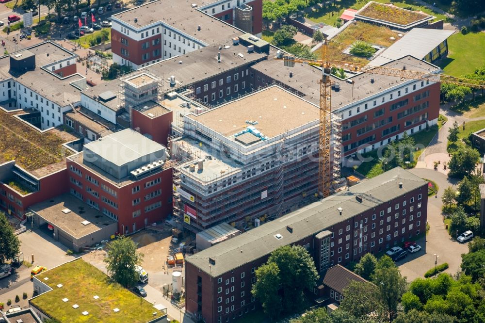 Aerial image Bottrop - Construction site for a new extension to the hospital grounds Knappschaftskrankenhaus Bottrop GmbH Osterfelder Strasse in the district Stadtmitte in Bottrop in the state North Rhine-Westphalia