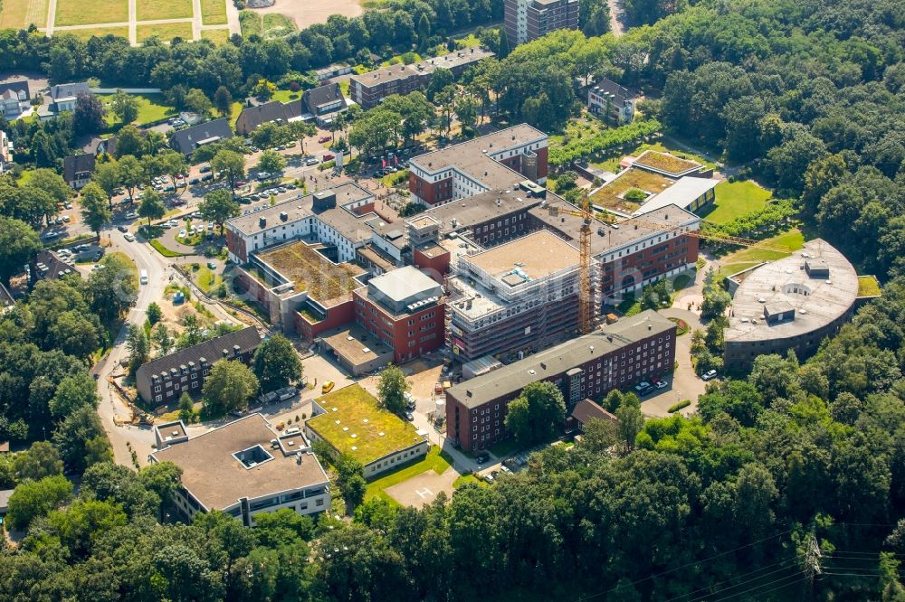 Aerial photograph Bottrop - Construction site for a new extension to the hospital grounds Knappschaftskrankenhaus Bottrop GmbH Osterfelder Strasse in the district Stadtmitte in Bottrop in the state North Rhine-Westphalia