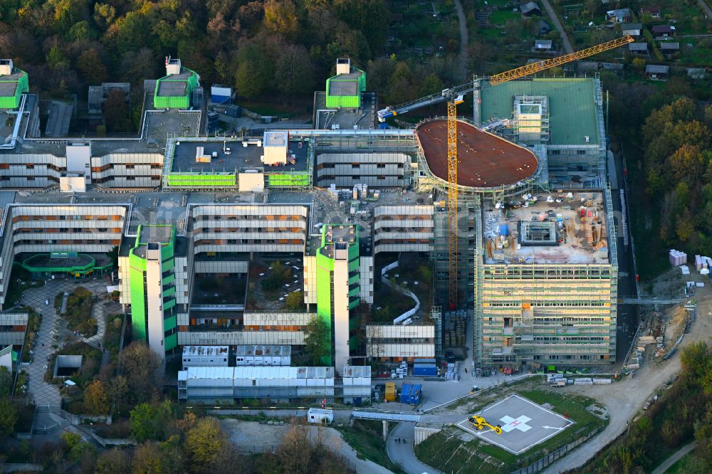 München from the bird's eye view: Construction site for a new extension to the hospital grounds Muenchen Klinik Bogenhausen on street Englschalkinger Strasse in the district Bogenhausen in Munich in the state Bavaria, Germany