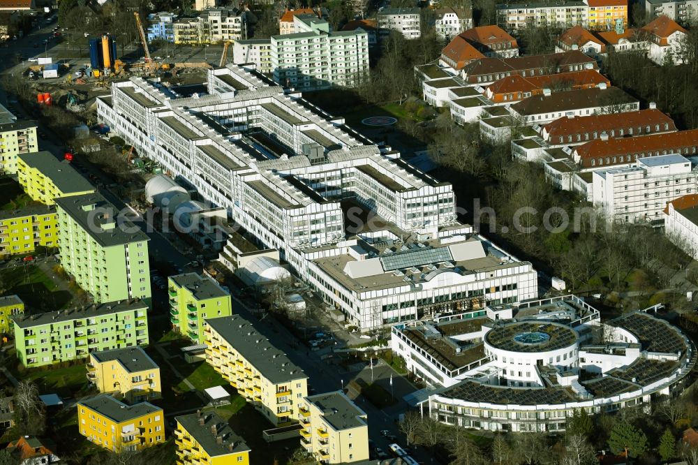 Berlin from the bird's eye view: Construction site for a new extension to the hospital grounds Vivantes Klinikum Neukoelln on street Rudower Chaussee in the district Neukoelln in Berlin, Germany