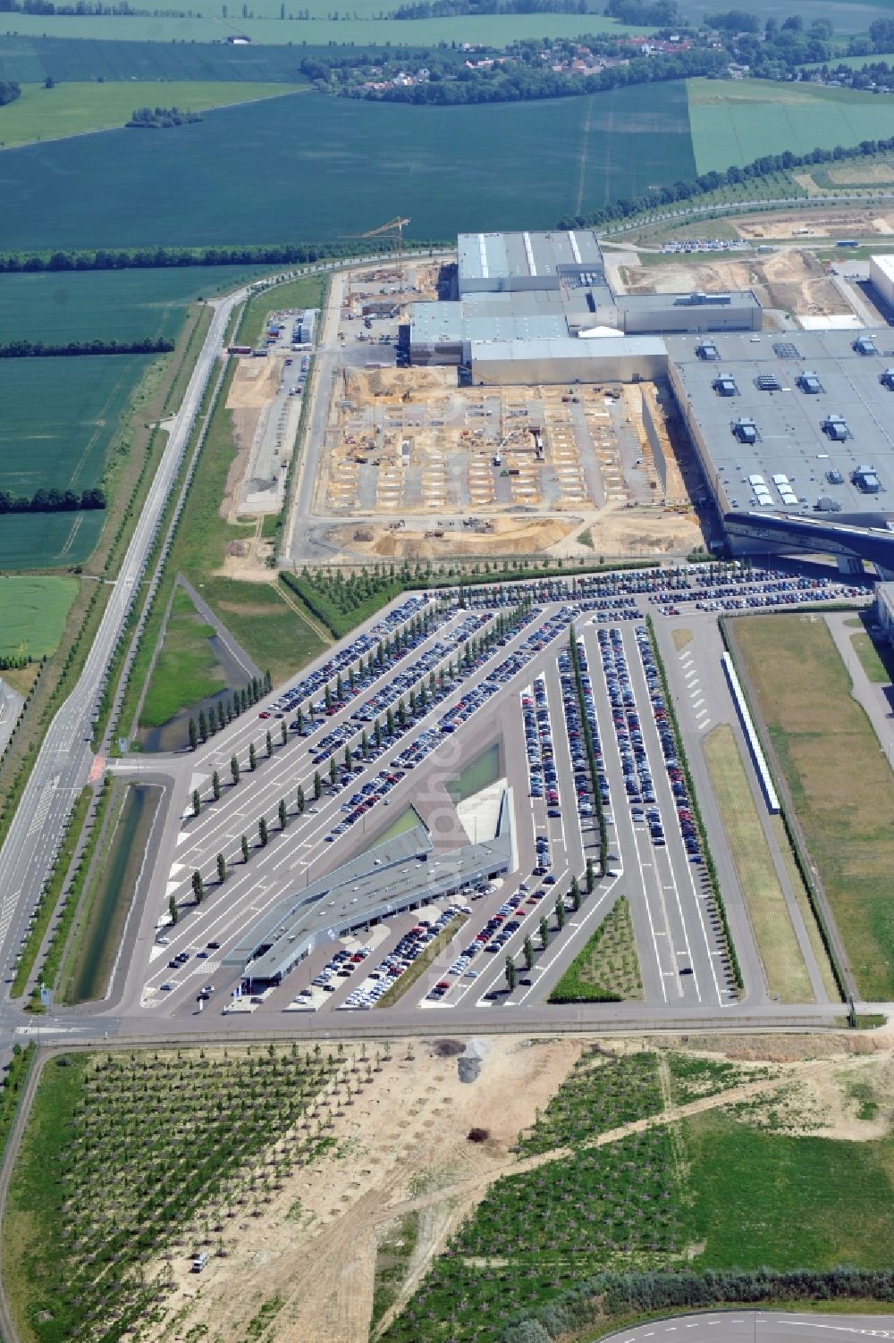 Aerial photograph Leipzig - Blick auf den Ausbau des Leipziger BMW- Werkes für die Produktion von Elektroautos. Bayerische Motoren Werke / BMW AG Motorrad Werk Leipzig an der BMW Allee 1 in Sachsen. BMW Motorcycle Plant Leipzig in Saxony.