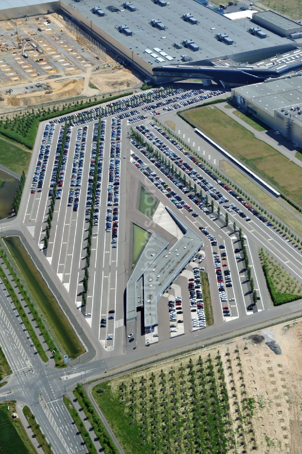 Aerial image Leipzig - Blick auf den Ausbau des Leipziger BMW- Werkes für die Produktion von Elektroautos. Bayerische Motoren Werke / BMW AG Motorrad Werk Leipzig an der BMW Allee 1 in Sachsen. BMW Motorcycle Plant Leipzig in Saxony.