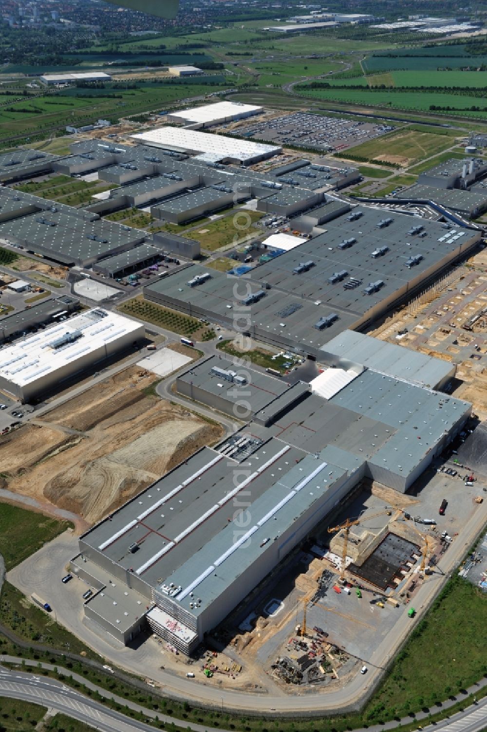 Leipzig from the bird's eye view: Blick auf den Ausbau des Leipziger BMW- Werkes für die Produktion von Elektroautos. Bayerische Motoren Werke / BMW AG Motorrad Werk Leipzig an der BMW Allee 1 in Sachsen. BMW Motorcycle Plant Leipzig in Saxony.