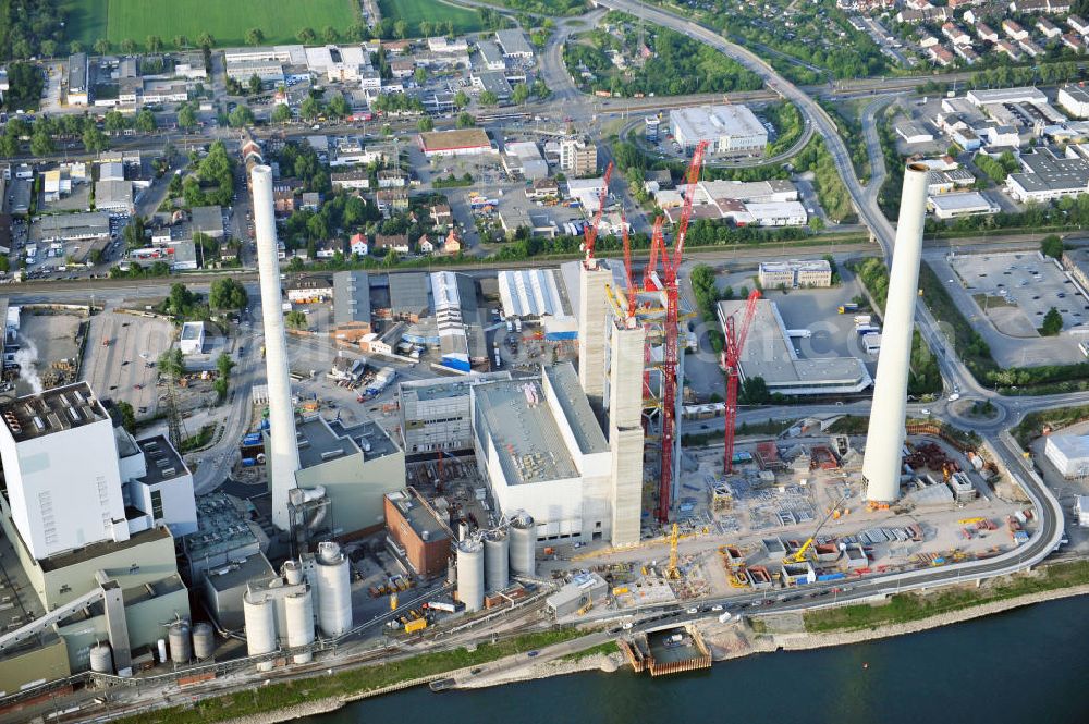 Aerial photograph Mannheim - Blick auf die Erweiterungsarbeiten am Steinkohlekraftwerk Mannheim in Baden-Württemberg. Das Kraftwerk am Rhein wurde 1923 von der Grosskraftwerk Mannheim Aktiengesellschaft GKM gegründet. Zur Zeit wird ein neuer Block 9 errichtet, der die Stromerzeugung steigern und später die Blöcke 3 und 4 ersetzen soll. Beteiligte Baufirmen sind die Zübllin AG, Bilfinger Berger und die Heberger Bau AG. View to the construction work at the hard coal-fired power station Mannheim.