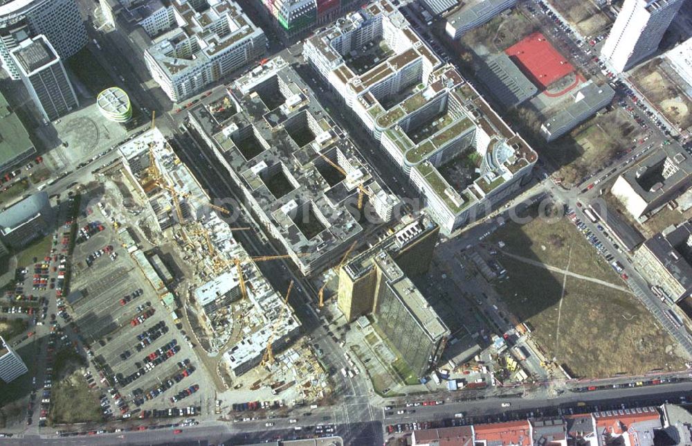 Berlin- Kreuzberg from above - Erweiterungsbau des Axel-Springer-Verlages in Berlin-Kreuzberg 11.03.02