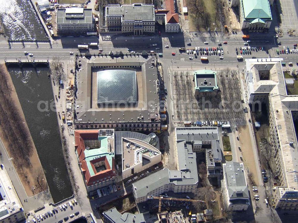 Aerial photograph Berlin - Erweiterungsbau am Deutschen Historischen Museum in Berlin-Mitte / Unter den Linden. 13.03.03