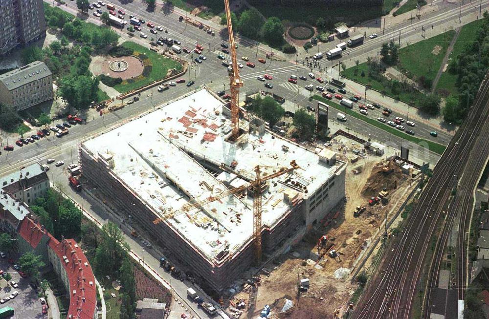 Berlin-Friedrichshain from above - Erweiterungsbau des Einkaufszentrums Ringscenter am S-Bhf. Frankfurter Allee