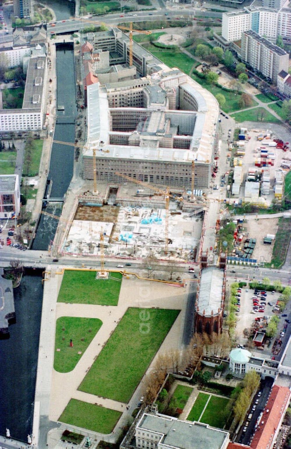 Aerial image Berlin - Erweiterungsbau am Gebäude des ehem. ZK für das künftige Auswärtige Amt.