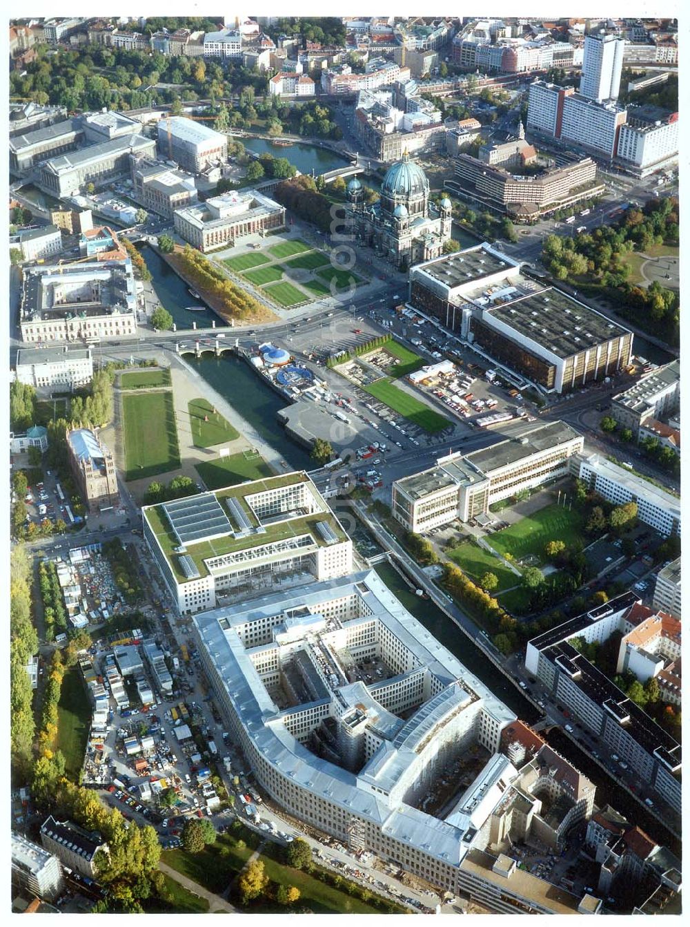 Aerial photograph Berlin - Erweiterungsbau am Gebäude des ehem. ZK der SED / RB zum jetzigen Außenministerium in Berlin - Mitte.