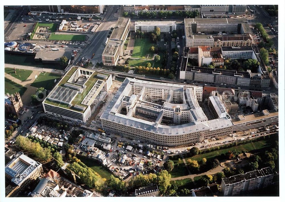 Berlin from above - Erweiterungsbau am Gebäude des ehem. ZK der SED / RB zum jetzigen Außenministerium in Berlin - Mitte.