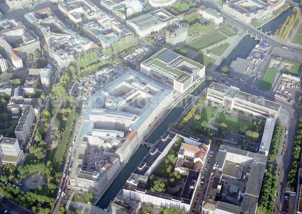 Berlin from above - Erweiterungsbau am Gebäude des ehem. ZK der SED / RB zum jetzigen Außenministerium in Berlin - Mitte.