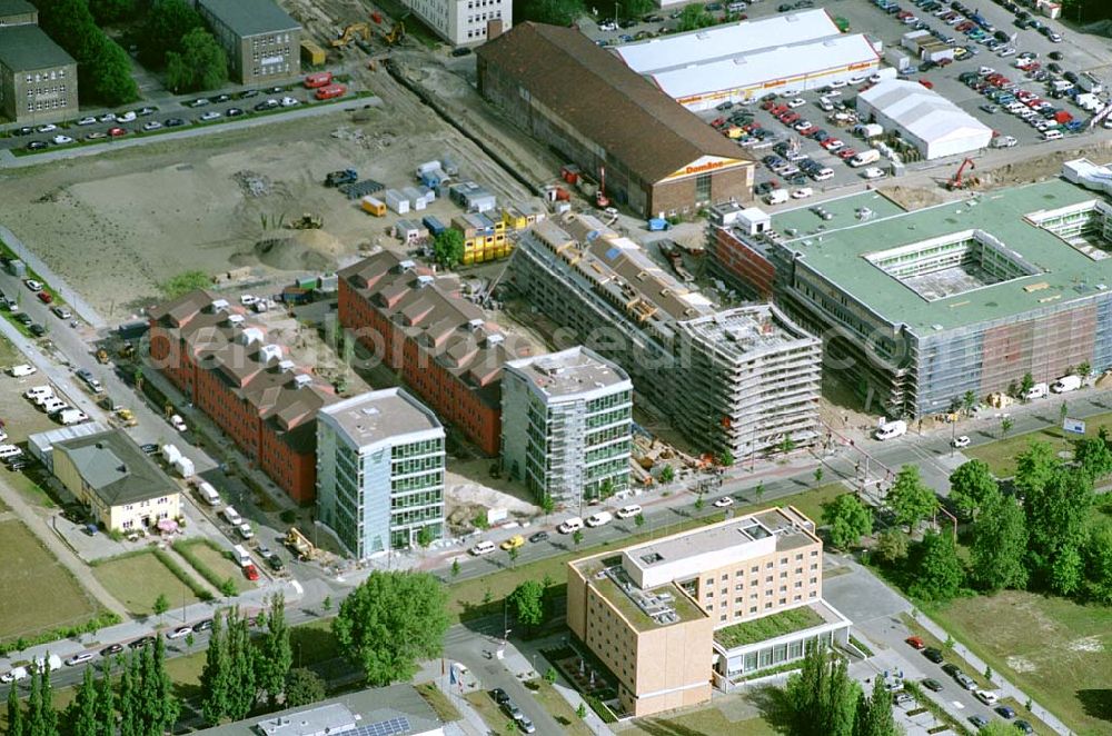 Adlershof / Berlin from the bird's eye view: Erweiterungsbau Geophysik. Institut der Humboldt-Universität-Berlin auf dem WISTAS-Gelände in Berlin Adlershof Datum: 15.05.03