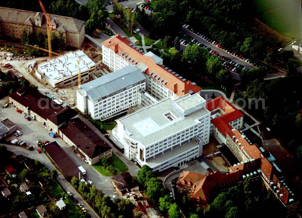 Aue / Vogtland from the bird's eye view: Erweiterungsbau am HELIOS Klinikum Aue (03771) 721323, Gartenstr. 6, 08280 Aue.