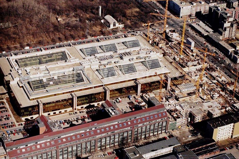 Aerial photograph Berlin - Wedding - Erweiterungsbau Industrie und Bürok. Siemens Berlin Wedding Brunnenstraße