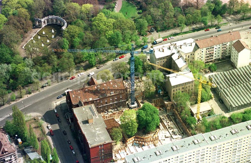 Berlin-Friedrichshain from the bird's eye view: Erweiterungsbau der kath. Kirche an der Friedenstraße in Berlin- Friedrichshain.