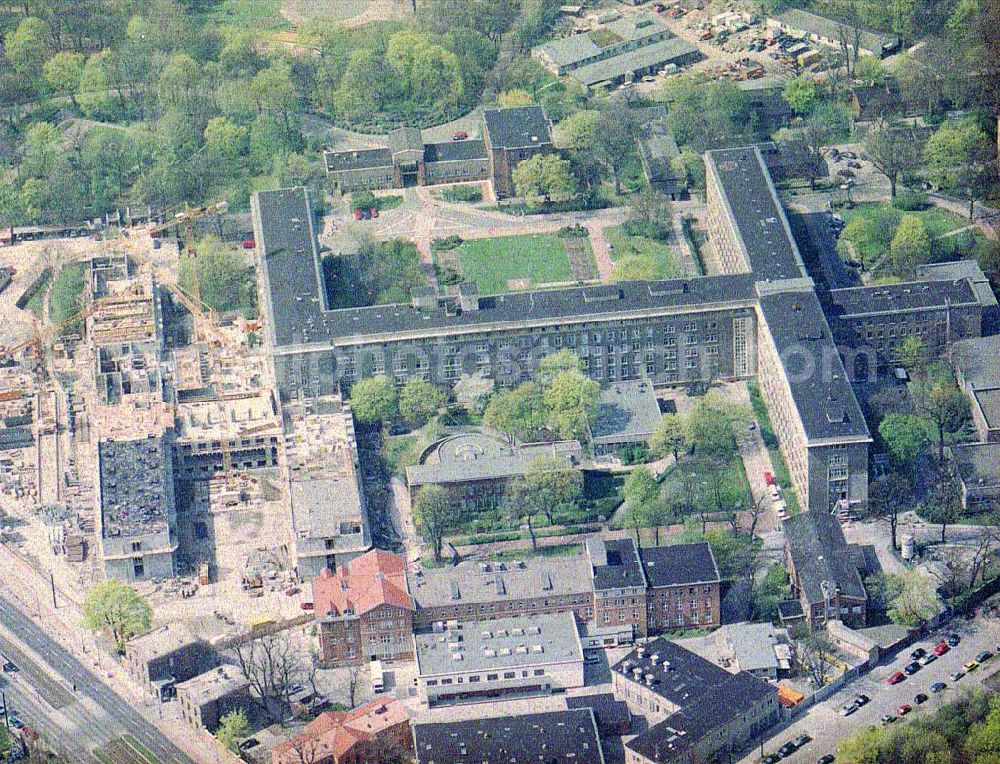 Berlin - Friedrichshain from above - Erweiterungsbau des Krankenhaus am Friedrichshain in Berlin - Friedrichshain.