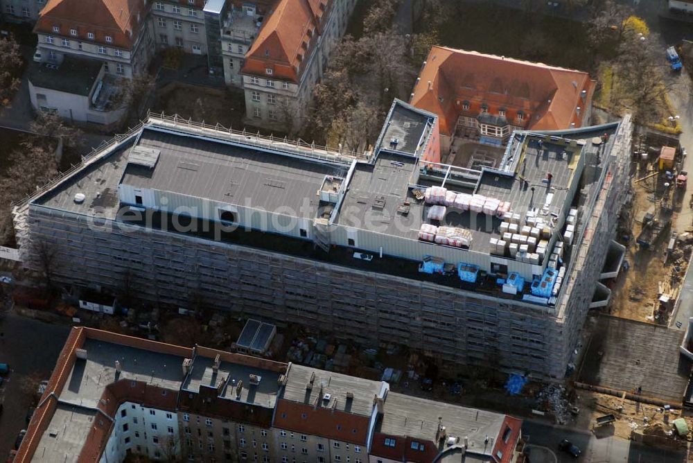 Berlin - Lichtenberg from the bird's eye view: Blick auf den Erweiterungsbau am Krankenhaus Lichtenberg in der Fanningerstraße.