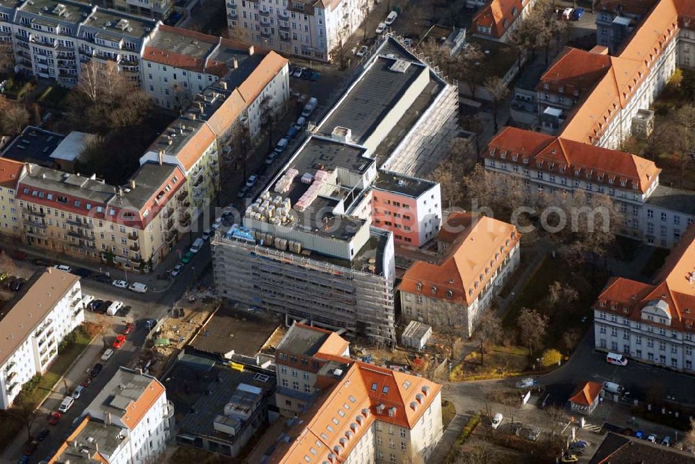 Berlin - Lichtenberg from above - Blick auf den Erweiterungsbau am Krankenhaus Lichtenberg in der Fanningerstraße.