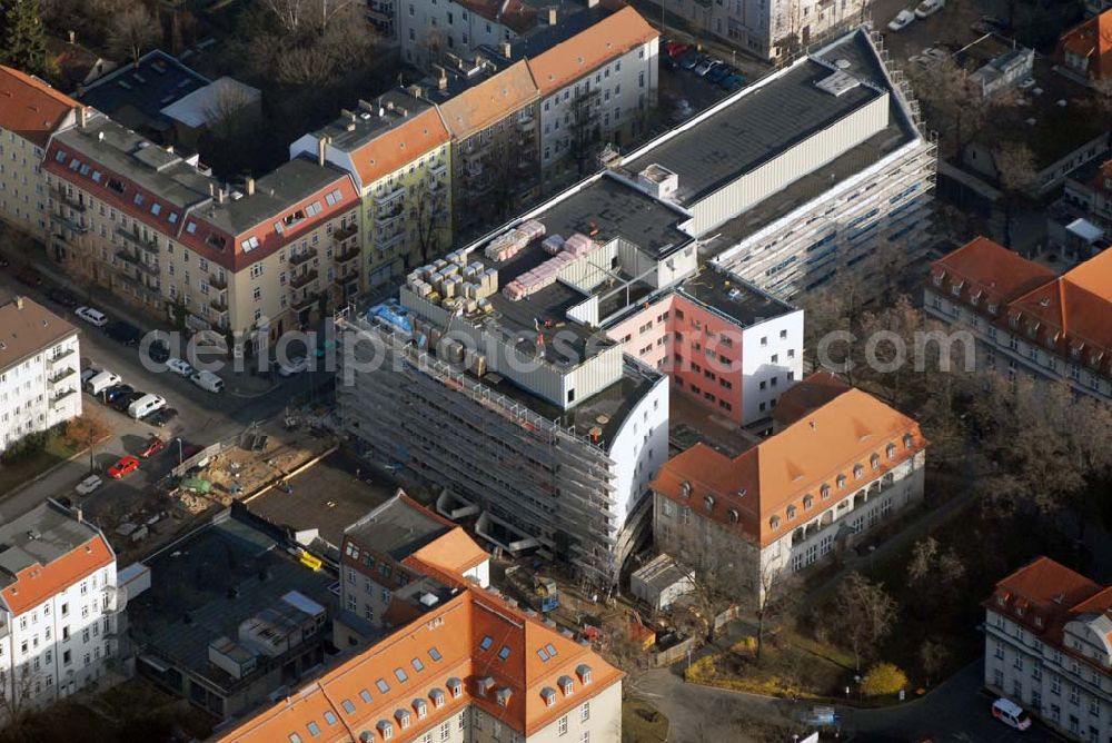 Berlin - Lichtenberg from the bird's eye view: Blick auf den Erweiterungsbau am Krankenhaus Lichtenberg in der Fanningerstraße.