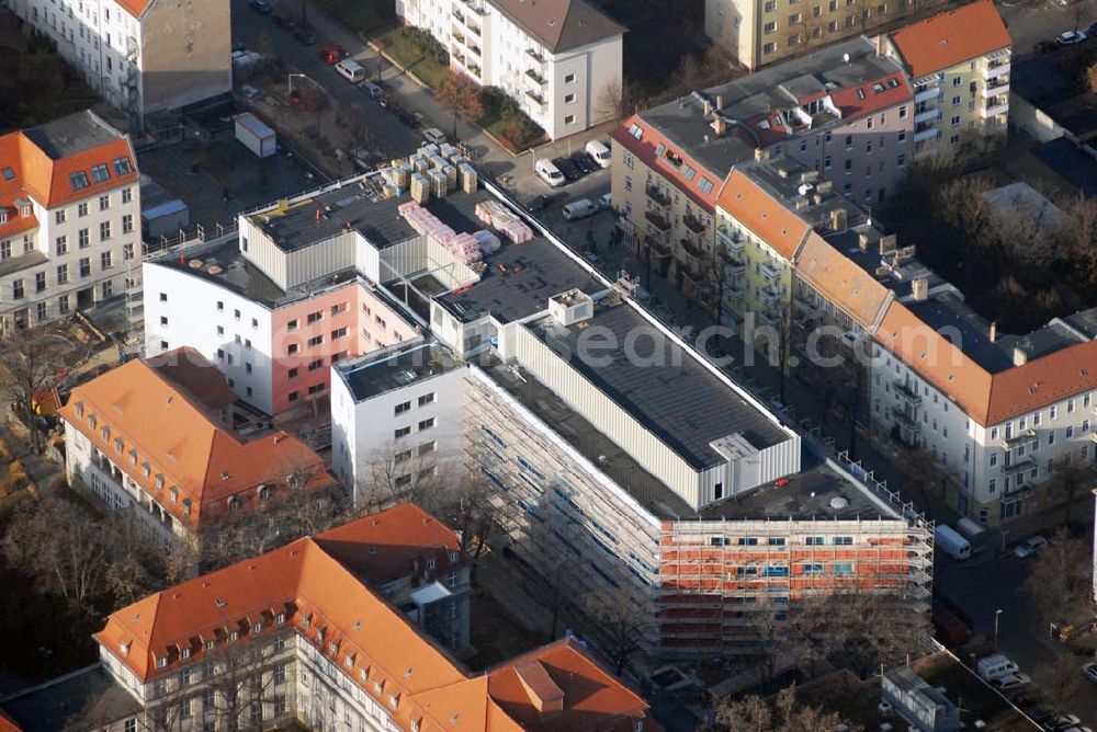 Aerial photograph Berlin - Lichtenberg - Blick auf den Erweiterungsbau am Krankenhaus Lichtenberg in der Fanningerstraße.