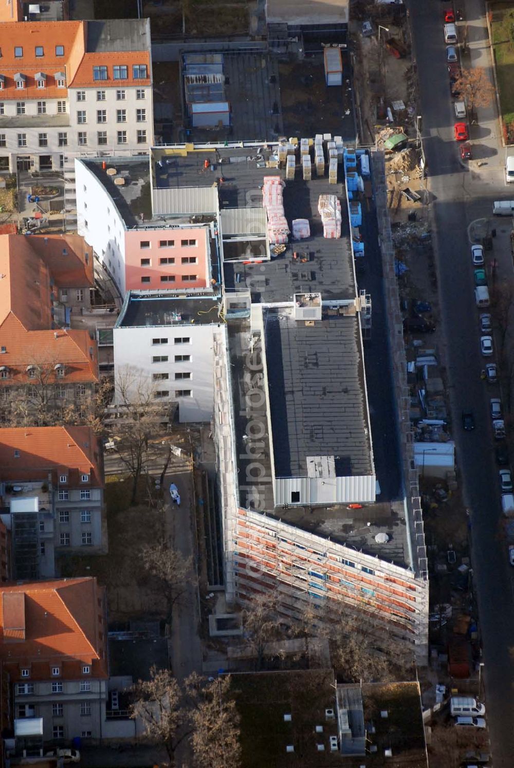 Berlin - Lichtenberg from above - Blick auf den Erweiterungsbau am Krankenhaus Lichtenberg in der Fanningerstraße.