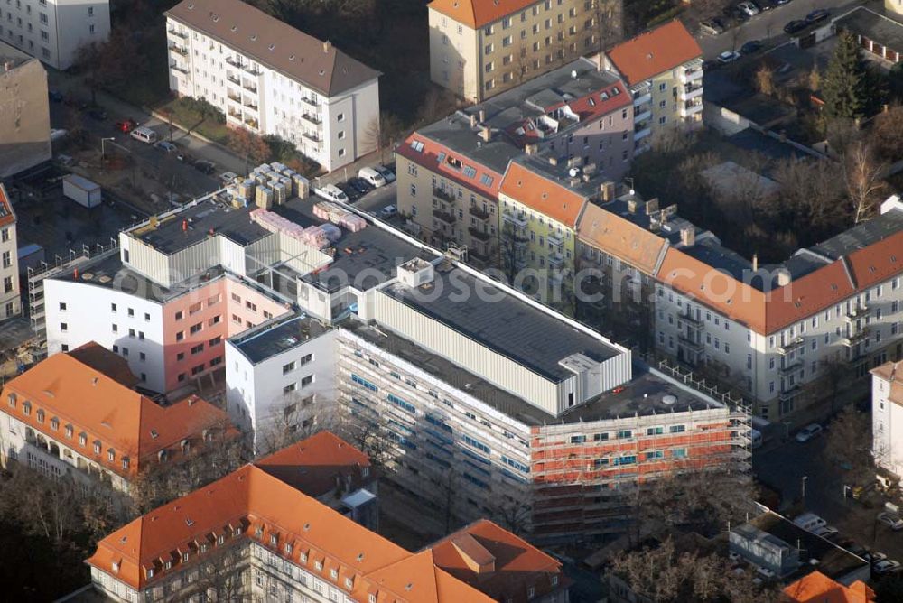 Aerial photograph Berlin - Lichtenberg - Blick auf den Erweiterungsbau am Krankenhaus Lichtenberg in der Fanningerstraße.