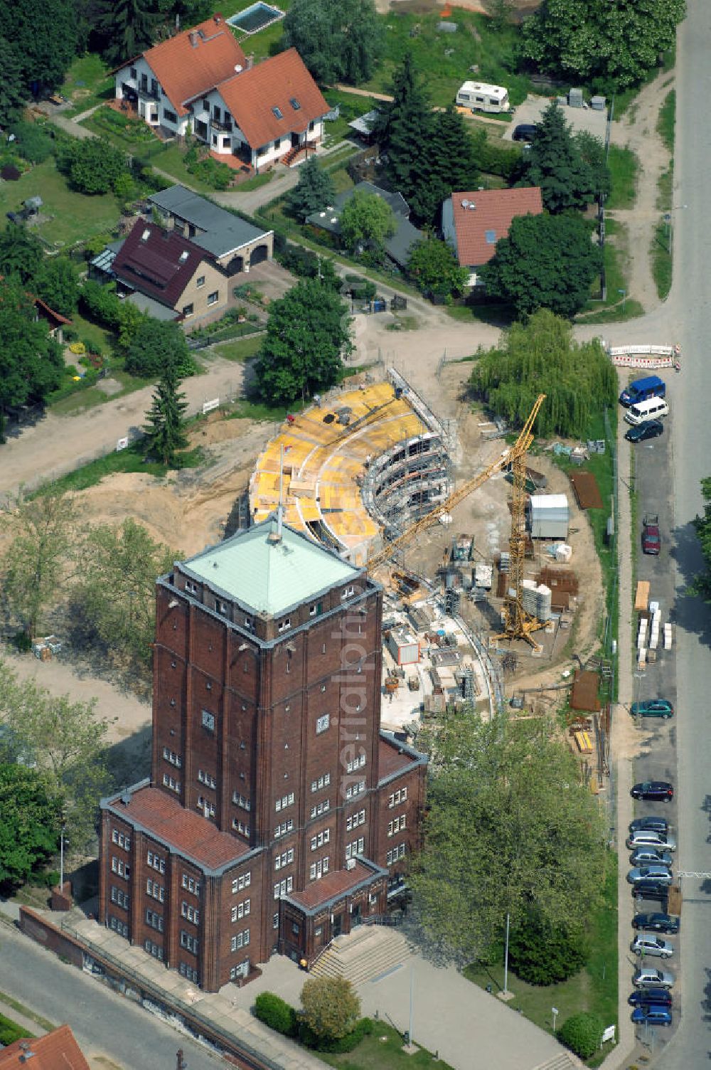 Neuenhagen from the bird's eye view: Blick auf die Baustelle des Erweiterungsbau für das Rathaus in Neuenhagen. Es enstehen auf 1780 qm Büros als auch Lager- und Technikräume. View of the construction site from the annex building for the town hall Neuenhagen. Projektplanung: iproplan Planungsgesellschaft mbH,