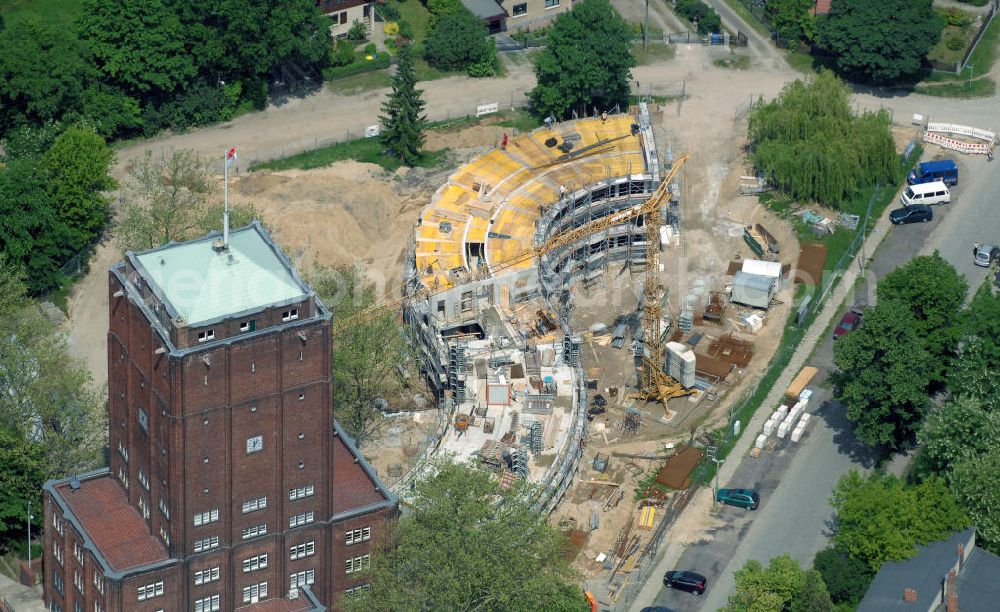 Aerial image Neuenhagen - Blick auf die Baustelle des Erweiterungsbau für das Rathaus in Neuenhagen. Es enstehen auf 1780 qm Büros als auch Lager- und Technikräume. View of the construction site from the annex building for the town hall Neuenhagen. Projektplanung: iproplan Planungsgesellschaft mbH,