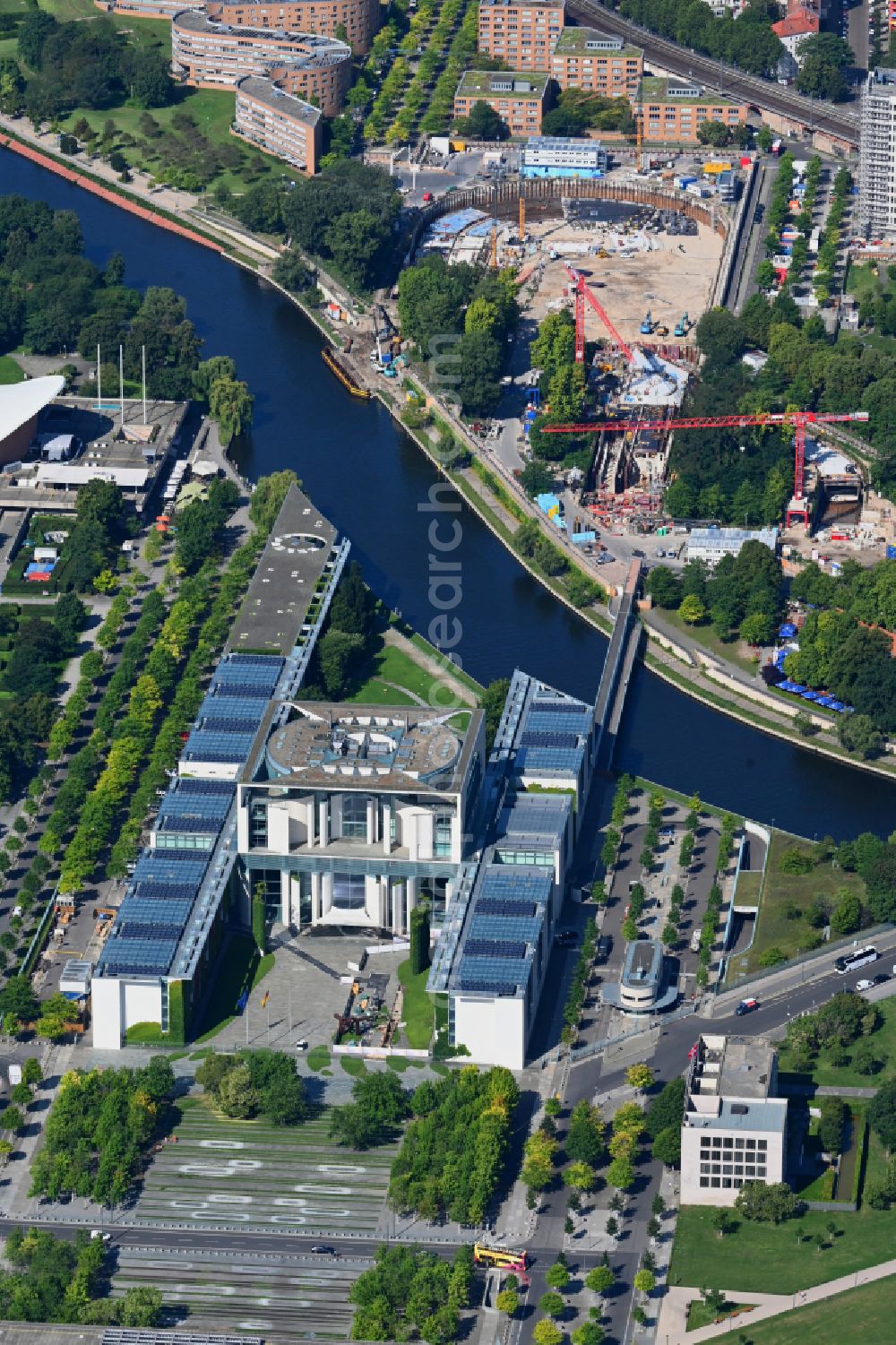 Aerial photograph Berlin - Construction site for the extension of the government administration building - Federal Chancellery - on Magnus-Hirschfeld-Ufer in the Moabit district in Berlin, Germany