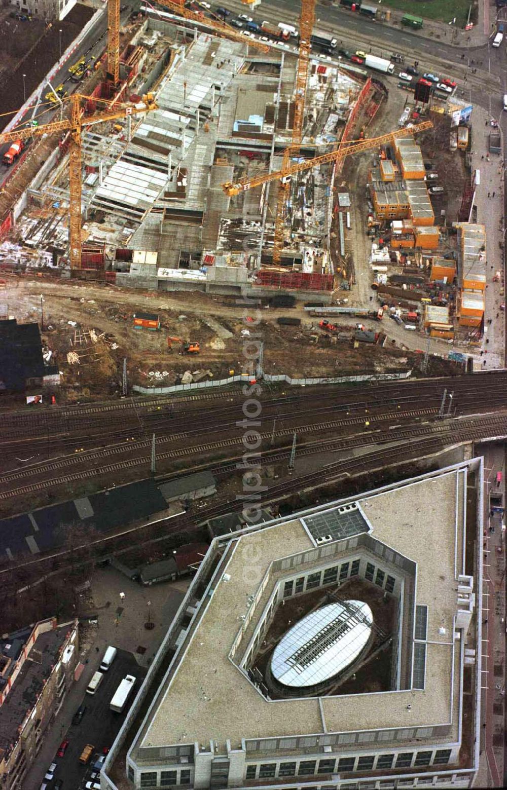 Berlin from above - Erweiterungsbau des Ringcenters am Frankfurter Tor