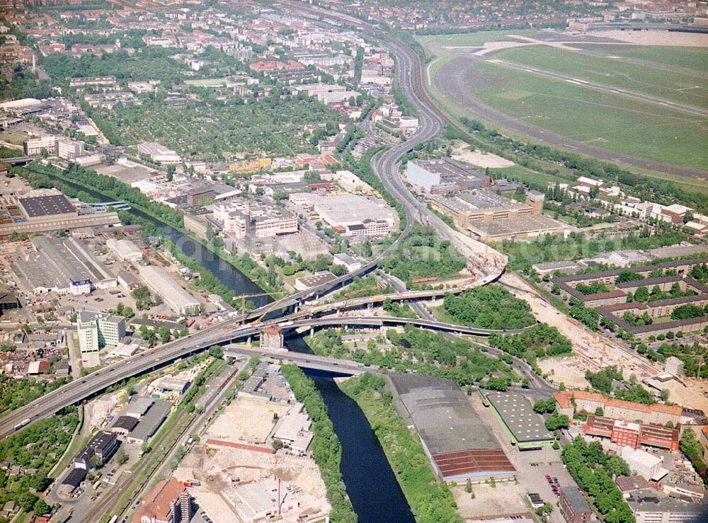 Aerial image Berlin - Tempelhof - Erweiterungsbau der Stadtautobahn am Flughafen Tempelhof.