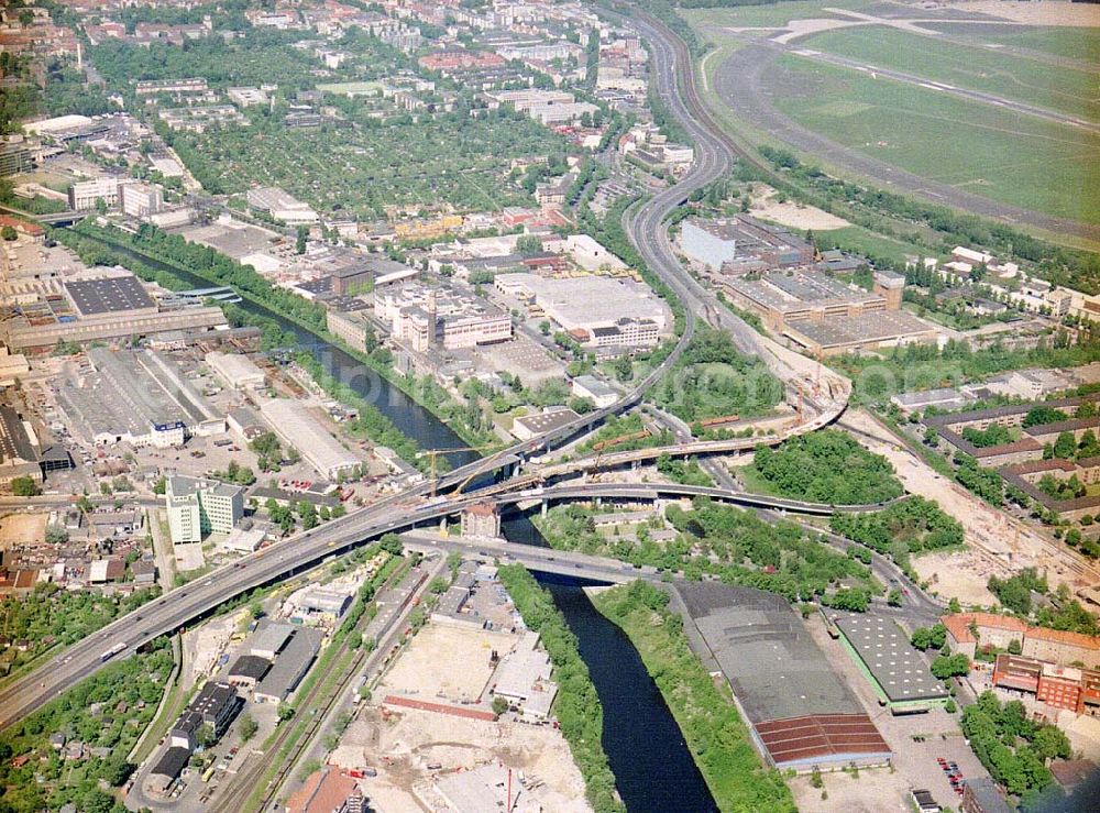 Aerial photograph Berlin - Tempelhof - Erweiterungsbau der Stadtautobahn am Flughafen Tempelhof.