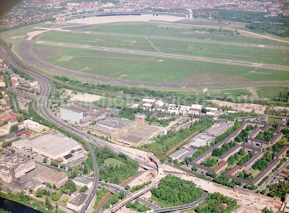 Berlin - Tempelhof from the bird's eye view: Erweiterungsbau der Stadtautobahn am Flughafen Tempelhof.