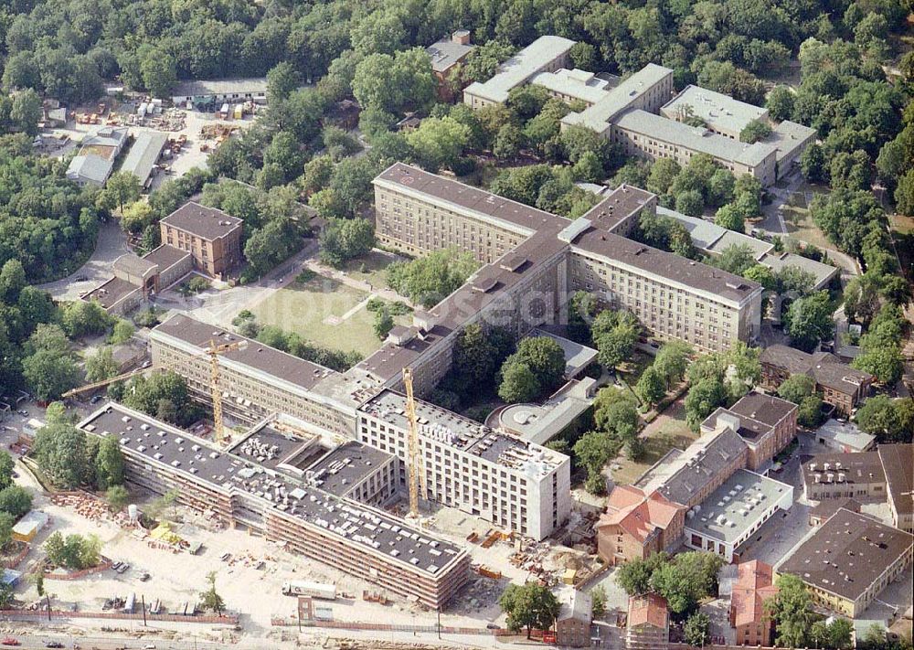 Berlin - Friedrichshain from above - Erweiterungsbauarbeiten am Krankenhaus im Friedrichshain.