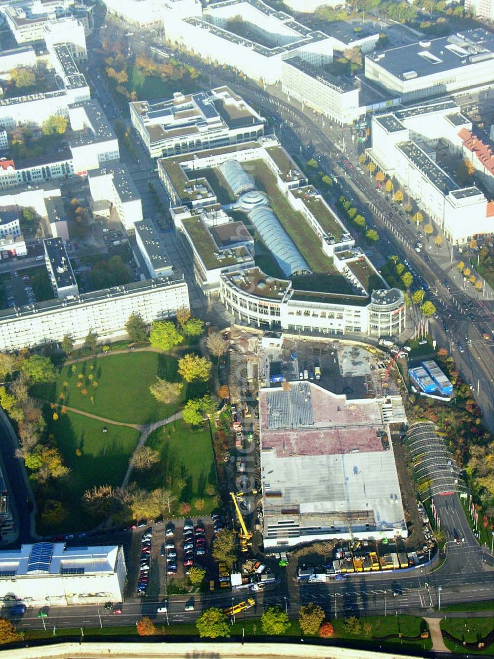 Aerial image Magdeburg / Sachsen-Anhalt - 28.10.2005 Magdeburg / Sachsen-Anhalt: Blick auf die Erweiterungsbaustelle am Allee-Center Magdeburg Ernst-Reuter-Allee 11,39104 Magdeburg,Tel.: 0391 / 533 44 33 Fax: 0391 / 533 44 55 (ECE)