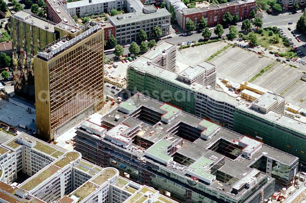 Aerial photograph Berlin - Kreuzberg - Erweiterungsbaustelle des AXEL-SPRINGER VERLAGES an der Springerstraße in Berlin - Kreuzberg.