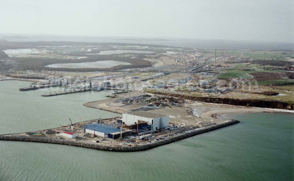 Mukran / Rügen - MV from above - Erweiterungsbaustelle am Fährhafen Mukran bei Saßnitz auf der Insel Rügen.