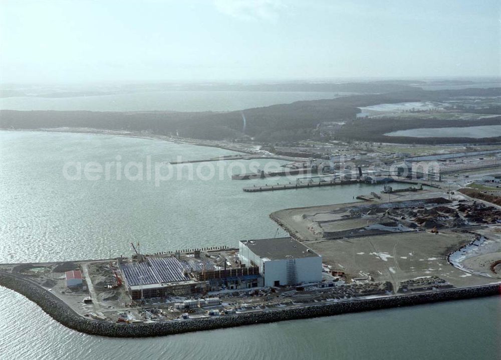 Mukran / Rügen - MV from the bird's eye view: Erweiterungsbaustelle am Fährhafen Mukran bei Saßnitz auf der Insel Rügen.