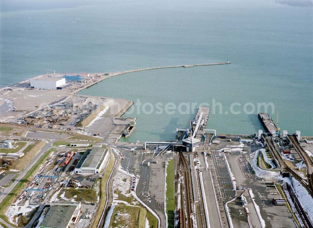 Mukran / Rügen - MV from the bird's eye view: Erweiterungsbaustelle am Fährhafen Mukran bei Saßnitz auf der Insel Rügen.