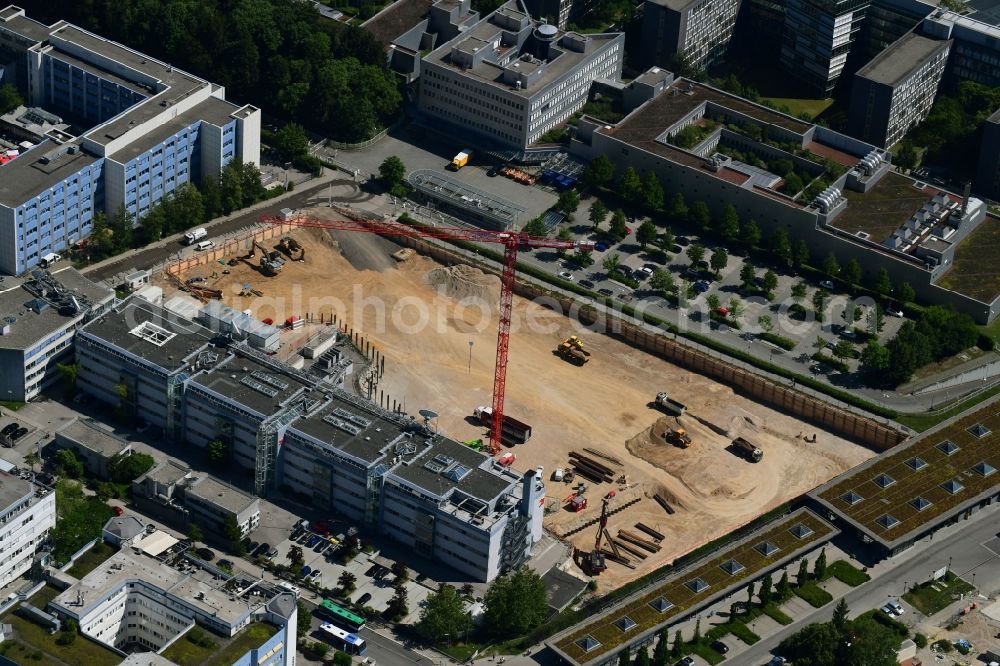 Aerial image Unterföhring - Expansion site on the building complex of the transmitter New Campus of ProSieben Sat.1 Media SE on Medienallee - Gutenbergstrasse in Unterfoehring in the state Bavaria, Germany