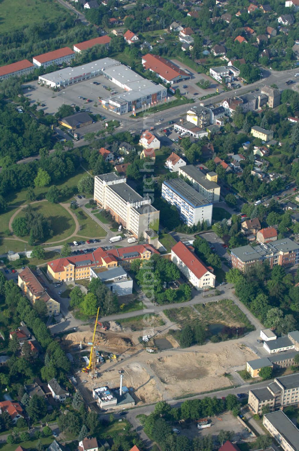 Berlin from the bird's eye view: Blick auf die Erweiterungsbaustelle am Krankenhaus Kaulsdorf. Look at the areal of the construction site of Vivantes Klinikum Berlin - Hellersdorf - Genius Ingenieurbüro GmbH, Treskowallee 30, 10318 Berlin, Tel. +49(0)30 818584-0, Fax +49(0)30 818584-99, email: krebs@ibgenius.de