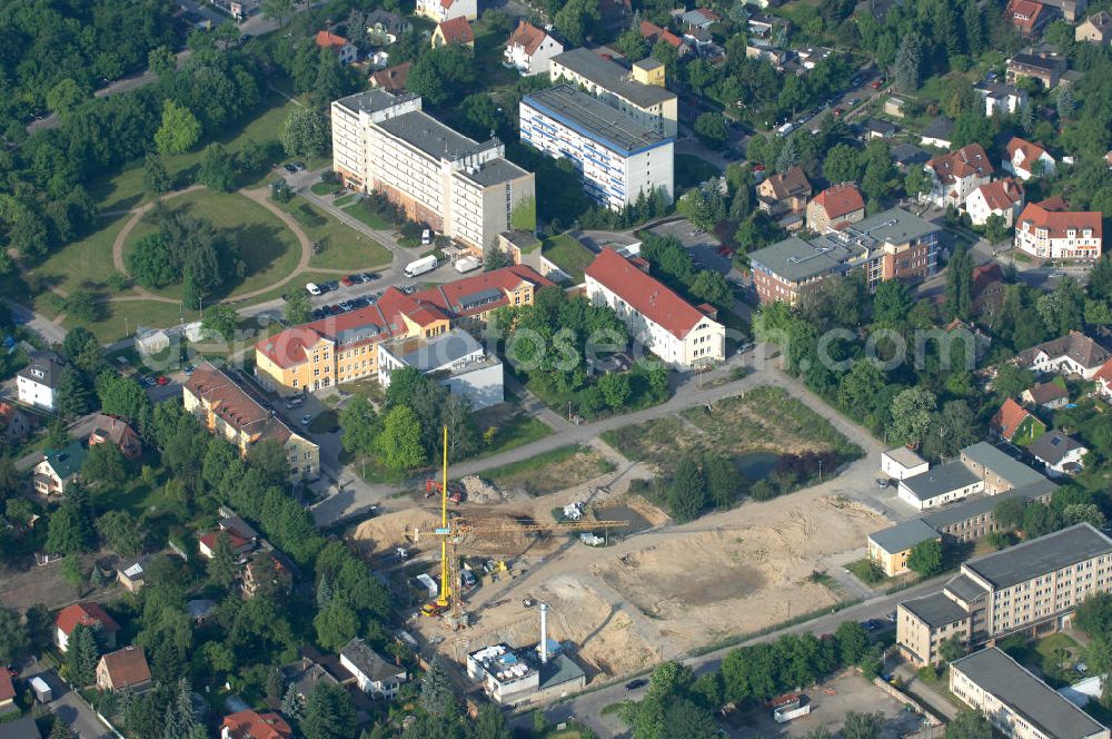 Aerial image Berlin - Blick auf die Erweiterungsbaustelle am Krankenhaus Kaulsdorf. Look at the areal of the construction site of Vivantes Klinikum Berlin - Hellersdorf - Genius Ingenieurbüro GmbH, Treskowallee 30, 10318 Berlin, Tel. +49(0)30 818584-0, Fax +49(0)30 818584-99, email: krebs@ibgenius.de