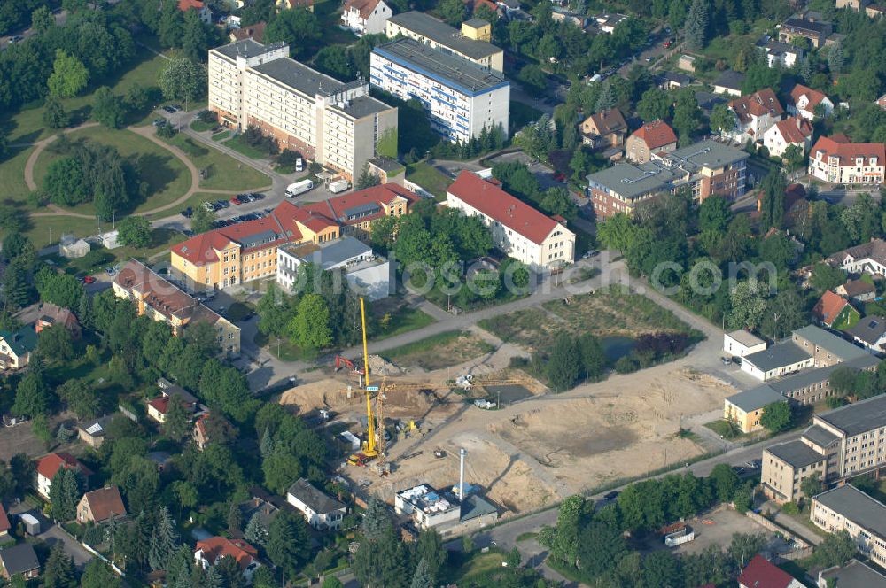 Aerial photograph Berlin - Blick auf die Erweiterungsbaustelle am Krankenhaus Kaulsdorf. Look at the areal of the construction site of Vivantes Klinikum Berlin - Hellersdorf - Genius Ingenieurbüro GmbH, Treskowallee 30, 10318 Berlin, Tel. +49(0)30 818584-0, Fax +49(0)30 818584-99, email: krebs@ibgenius.de