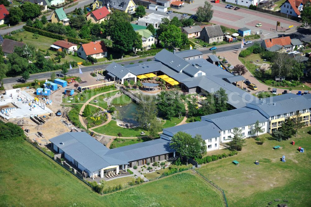 Aerial photograph Trassenheide - Erweiterungsbaustelle am Hotel und Restaurant Seeklause in Trassenheide auf der Insel Usedom in Mecklenburg - Vorpommern. Extension site at the hotel and restaurant in Seeklause Trassenheide on the island of Usedom in Mecklenburg - Western Pomerania.